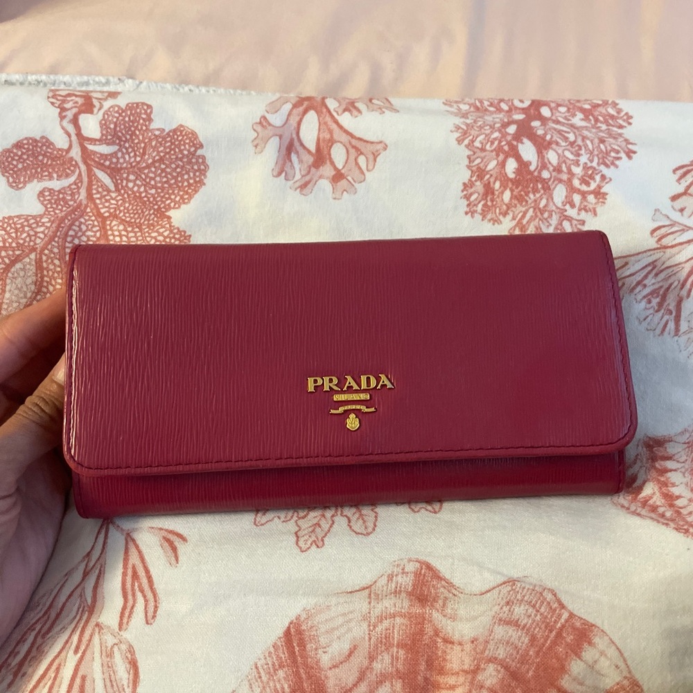 Excellent condition Prada Saffiano Long Wallet in pink color.